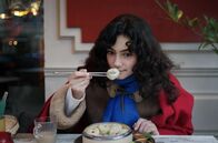 Zu Tisch mit Lucie - Kitchen Hacks – In einem Berliner Restaurant kostet Lucie wunderschön geformte Momos aus Nepal.