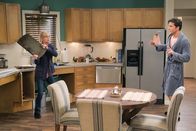 Mom – Christy (Anna Faris, l.); Daniel (Shea Buckner, r.)