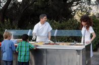 How I Met Your Mother – Auch der gute Scooter (David Burtka, l.) hat sich über Lily hinweggetröstet und eine neue Frau kennengelernt, die Lily (Alyson Hannigan, r.) zum Verwechseln ähnlich sieht ...
