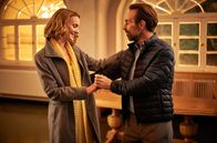Die Heiland - Wir sind Anwalt – ARD DIE HEILAND - WIR SIND ANWALT, II. Staffel (6 neue Folgen), Folge 12 "Stunde der Wahrheit"15 Uhr im Ersten. Frustriert landet Romy Heiland (Christina Athenstädt, l.) am Abend in den Armen von Staatsanwalt Rudi Illic (Aleksandar Jovanovic, r.).