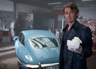 Der letzte Bulle – (4. Staffel) - Gerichtsmediziner Roland Meisner (Robert Lohr) ist auf der Suche nach der Liebe seines Lebens. Das kann natürlich auch etwas länger dauern ...