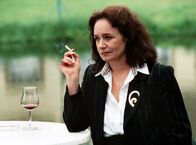 Tatort – Staatsanwältin Wilhelmine Klemm (Mechthild Großmann) gehört zum festen Team des "Tatort" aus Münster. Mit ihrem herben Charme sorgt die Juristin oft für Reibereien.