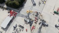 Gewichtheber auf Rädern - Mobilkran der Superlative – Mit aufgesetzter Gittermastspitze erreicht der LTM 1750 eine Hubhöhe von bis zu 152 Metern und eine Maximalauslage von 116 Metern.