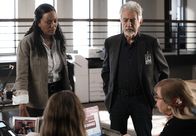 Criminal Minds – Dr. Tara Lewis (Aisha Tyler, l.); David Rossi (Joe Mantegna, r.)