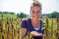 Heimatküche – Gastgeberin Linda Kelly vom Dreigenerationenhof in Herdwangen-Schönach. Auf dem Hof hat Linda Kelly Süßlupinen für sich entdeckt - eine regionale Hülsenfrucht. Daraus stellt sie eine Vielzahl von Produkten her u.a. Nudeln und Kaffee.