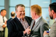 Modern Family – Cameron (Eric Stonestreet, l.), Mitchell (Jesse Tyler Ferguson)
