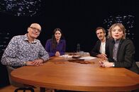 Sternstunde Philosophie – Sternstunde Philosphie Megatrend Manifestieren – Welche Macht haben unsere Gedanken? Manuel Schmid, Theologe und Philosoph, Olivia Röllin, Moderatorin, Yves Bossart, Moderator, und Ann-Kristin Tlusty, Kulturwissenschaftlerin und Psychologin Copyright: SRF