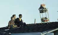 Malcolm mittendrin – Dewey (Erik Per Sullivan, li.), Malcolm (Frankie Muniz, mi.) und Reese (Justin Berfield) bereiten ihren nächsten Streich vor.