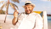 besseresser - Sebastian Lege deckt auf – Exotisch, edel und einzigartig? Produktentwickler Sebastian Lege deckt auf, was wirklich hinter Ferreros Raffaello steckt.