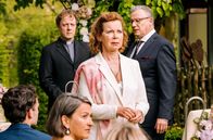 Freitag im Ersten: Meine Mutter ... – Kerstin (Marion Kracht) hat eine schicksalhafte Entscheidung getroffen. Pfarrer Schäfer (Pfarrer Schäfer, li.) und ihr Mann Mathias (Hannes Hellmann, re.) sind überrascht.