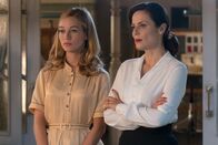 Velvet – Lucía Márquez (Charlotte Vega, l.); Doña Blanca (Aitana Sánchez-Gijón, r.)