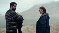 Lamb – Maía (Noomi Rapace, r) und Ingvar (Hilmir Snaer Guonason, l) sind auf dem Weg nach Hause.