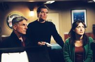 Navy CIS – Als ein zweiter Drogenfall bei der Besatzung eines Flugzeugträgers auftritt, sind Gibbs (Mark Harmon, l.), Tony (Michael Weatherly, M.) und Kate (Sasha Alexander, r.) gefragt um diesem Vorfall nachzugehen ...