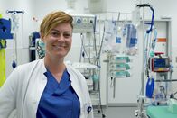 Deutschland 24/7 – A doctor from the hospital in Essen.