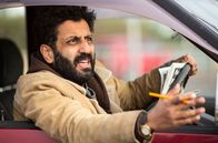 Back to Life – Für Billy (Adeel Akhtar) hat Miris Vergangenheit keine Bedeutung.