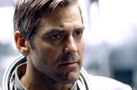 Solaris – Der Psychologe Chris Kelvin (George Clooney) wird zur Raumstation Solaris geschickt, um die rätselhaften Erscheinungen dort aufzuklären.