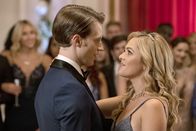 Bereit für einen Prinzen – l-r: Prince Ronan (Jonathan Keltz), Cindy (Natalie Hall)