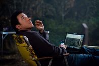 2012 – Während Jackson Curtis (John Cusack) nichtsahnend im Yellowstone Nationalpark den klaren Himmel betrachtet, verschiebt sich unter ihm bereits die Erdkruste. Mit katastrophalen Folgen ...