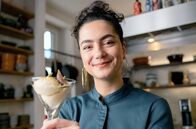 Zu Tisch mit Lucie - Kitchen Hacks – Lucie zeigt, wie man aus Honig ein leckeres Eis macht.