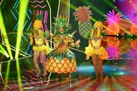The Masked Singer – LADY ANANAS performt zu „Lambada” von Kaoma.