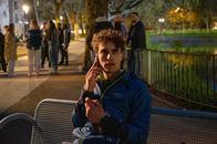 SOKO Stuttgart – Ein Stuttgarter Partyhotspot wird zum Tatort: Als der angehende Medizinstudent Marvin Kampfer (Lasse Möbus) verdächtigt wird, einen pensionierten Lehrer, der regelmäßig nachts gegen die Feiermeute patrouilliert ist, erschlagen zu haben, weißt er jegliche Schuld von sich. Was ist in der Tatnacht am Feuersee passiert?