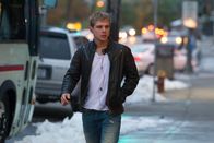 Disconnect – Teenager Kyle (Max Thieriot) sieht seine Aktivitäten im Internet lediglich als einfache Möglichkeit Geld zu machen.