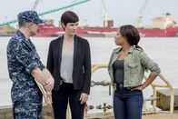 Navy CIS: New Orleans – Kann PO First Class Foy (Brett Baker, l.) Brody (Zoe McLellan, M.) und Sonja Percy (Shalita Grant, r.) bei der Suche nach Paul Jenks alias "Baitfish" behilflich sein?
