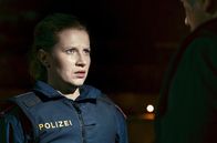 Landkrimi: Zu neuen Ufern – Polizistin Johanna (Marlene Hauser) hat ihren ersten Einsatz bei einem Rave an der österreichisch-tschechischen Grenze.