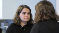 7 Tage ... – Juliane vor dem Spiegel.