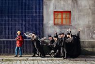 Das kleine Fernsehspiel: Shahid – Auf Schritt und Tritt folgen Protagonistin Narges (Baharak Abdolifard, l.) die tanzenden Schatten der Vergangenheit, mittendrin ihr Urgroßvater (Nima Nazarinia).