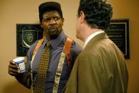 Brooklyn Nine-Nine – Terry Jeffords (Terry Crews, l.); Holderton (Matt Besser, r.)