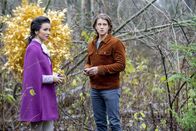 Nancy Drew – Bess (Maddison Jaizani, l.); Ace (Alex Saxon, r.)