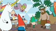 Super Happy Magic Forest – Trixie (3.v.r.), die junge Nichte von Meister Heiter ist als Assistenz-Heldin bei den Helden, Blümchen (l.), Tupfen (2.v.l.), Herbert (3.v.l.), Twinkle (M.) und Hufius (2.v.r.), als Dennis (r.) eine Mission ankündigt. Trixie ist leider recht tollpatschig und sorgt bei allem, was sie macht, für Chaos.