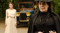 Grand Hotel – l-r Alicia Alarcón(Amaia Salamanca,l),Ángela Salinas(Concha Velasco,r)