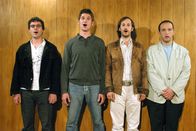 Kotsch – (v.li.) Christoph Theußl (Alf), Andreas Kiendl (Boris), Michael Ostrowski (Chris), Michael Fuith (Dalli).