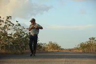 Die Pythonjäger - Einsatz in den Everglades – Tom Cobb auf der Straße.