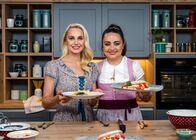 Silvia kocht – Silvia Schneider, Lydia Maderthaner („Rindfleisch mit Semmelkren“ und „Biskuitomelette mit Sanddorn, Joghurt und frischen Erdbeeren“).