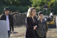 Scorpion – Eigentlich sollte Team Scorpion lediglich einen Bunker auf dessen Tauglichkeit bei einem Weltuntergang testen, doch dann gerät alles außer Kontrolle und Toby (Eddie Kaye Thomas, l.) und Happy (Jadyn Wong, r.) müssen ausgerechnet mit Tobys Ex-Verlobten Amy (Shantal VanSanten, M.) zusammenarbeiten ...