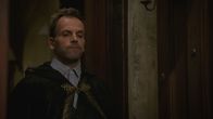Elementary – Die Zusammenarbeit mit seinem Vater klappt überraschenderweise hervorragend, doch Sherlock (Jonny Lee Miller) traut der ganzen Angelegenheit nicht so ganz ...