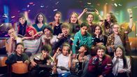 Schloss Einstein – Der Cast der 29. Staffel von Schloss Einstein: Hintere Reihe von links: Hugo Lehmann, Maxi Zielenski, Malik Behringer, Chiara Dorn, Frida Ellerswik, Aurelia Faber, Dilara Willliams; mittlere Reihe: Joshua Hockenbrink, Elly Hockenbrink, Massuda Phanit, Luis Tielmann, Sami Haddad, Suki Ludwig, Marlon Beck und vordere Reihe: Karl Walter, Thamina Ziaar, Ruby Miller, Luna Fernandez, Milo Liebknecht, An Thi Walter