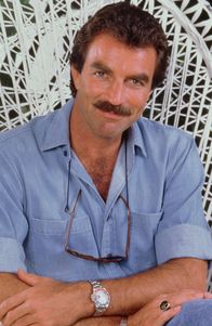 Magnum – Hegt romantische Gefühle für Cynthia: Magnum (Tom Selleck) ...
