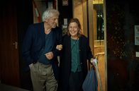 Kranitz – Glücklich auch ohne Heirat? Das Althippie-Paar Jutta (Angela Winkler) und Bernd (Günther Maria Halmer).