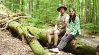 Märchenreise – Moderatorin Clarissa Corrêa da Silva mit Ranger Felix Kühne
