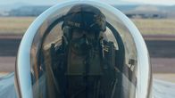High-Flyers – Rutger de Man (Josha Stradowski ) hat es geschafft: Er fliegt den legendären Kampfjet "F16".