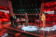 Quizduell - Olymp – Moderatoren und Komiker, sowie dem Quizprofi Eckhard Freise (M.).