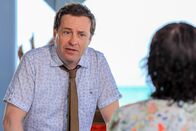 Death in Paradise – DI Jack Mooney (Ardal O'Hanlon) hat sich gut auf der Insel eingelebt.