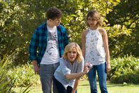 Modern Family – L-R: Luke Dunphy (Nolan Gould), Claire Dunphy (Julie Bowen), Haley Dunphy (Sarah Hyland)