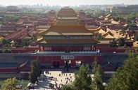 Die Farben Chinas – In Peking liegt der Kaiserpalast, die "Verbotene Stadt". Die Farbe Gelb war einst der kaiserlichen Familie vorbehalten, sie dominiert hier die Dächer.