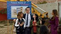 Modern Family – Sarah Hyland (Haley Dunphy), Ty Burrell (Phil Dunphy), Ariel Winter (Alex Dunphy), Sofía Vergara (Gloria Delgado).