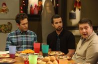 It's Always Sunny in Philadelphia – v.li.: Dennis Reynolds (Glenn Howerton), Mac (Rob McElhenney), Bill Ponderosa (Lance Barber)